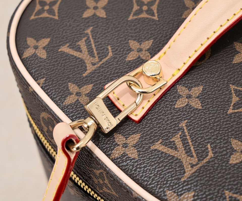 Louis Vuitton Nice Mini Toiletry Pouch 32Cm M47280 view 8
