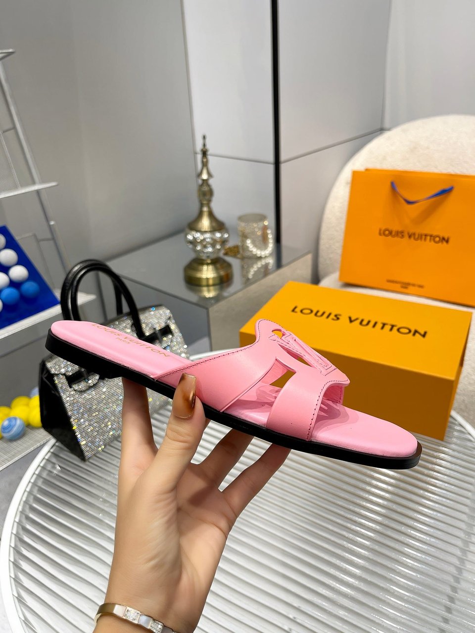 Louis Vuitton Lv Isola Flat Mule Pink 1Abp3Q view 6