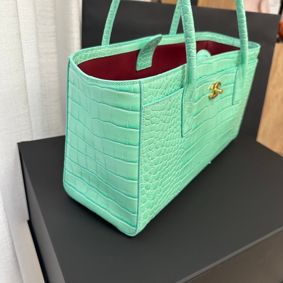 Chanel Small Shopping Bag Embossed Calfskin With Crocodile Pattern &amp; Gold-plated Alloy Green 20cm/7.9in AS6243 view 5