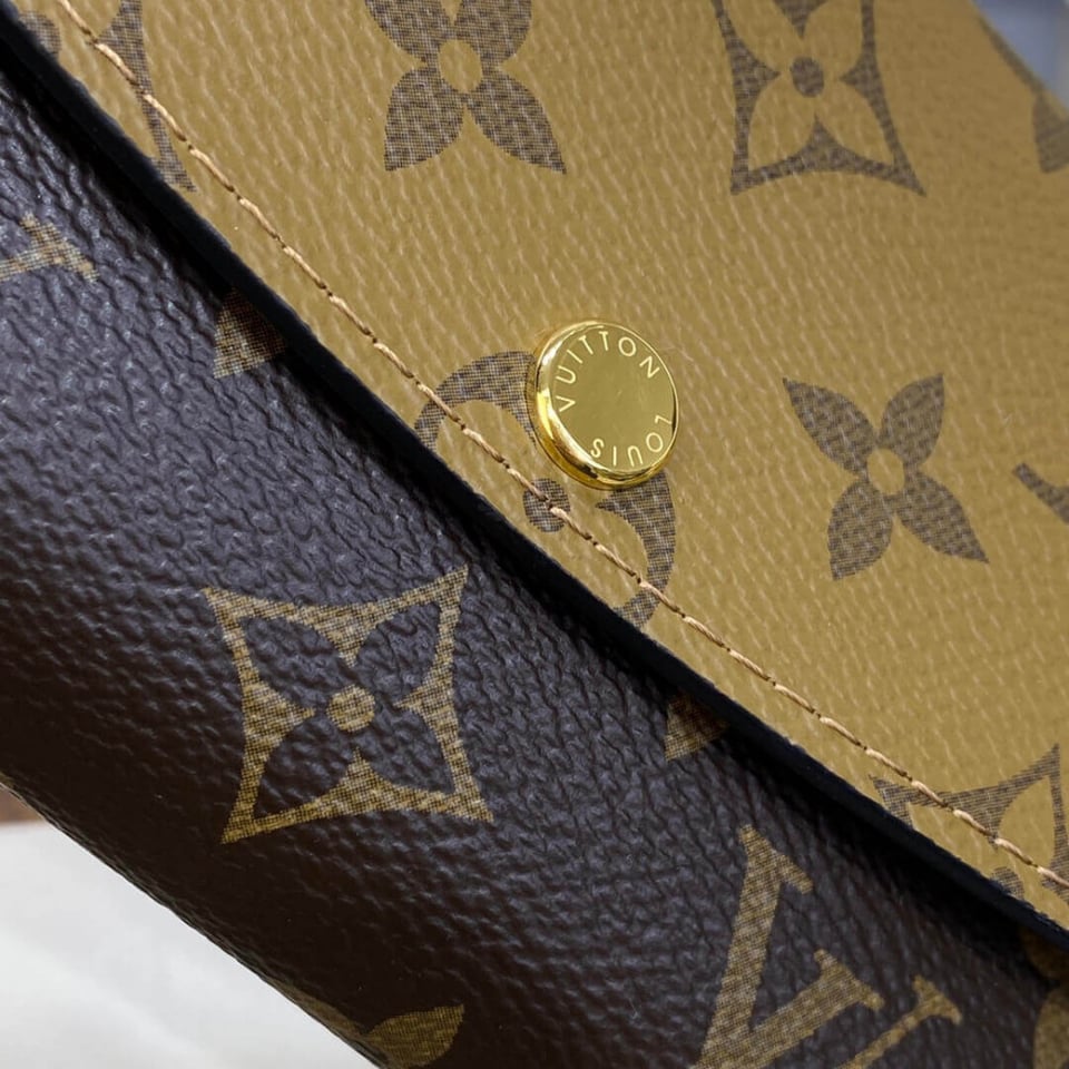 Louis Vuttion Emilie Wallet view 5