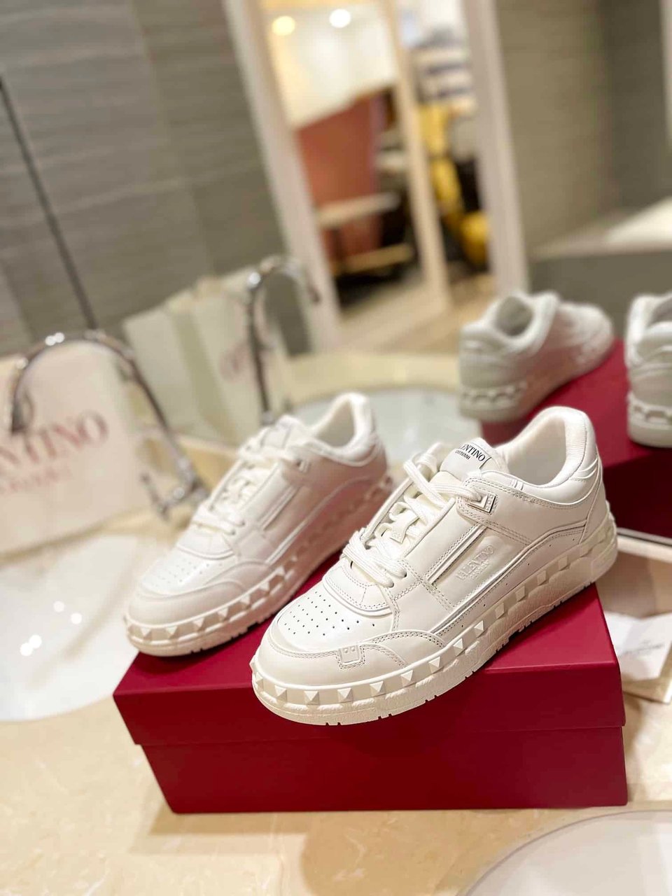 Valentino Garavani Freedots Low Top Sneaker In Calfskin White 4Y2S0H43Rdg 0Bo view 10