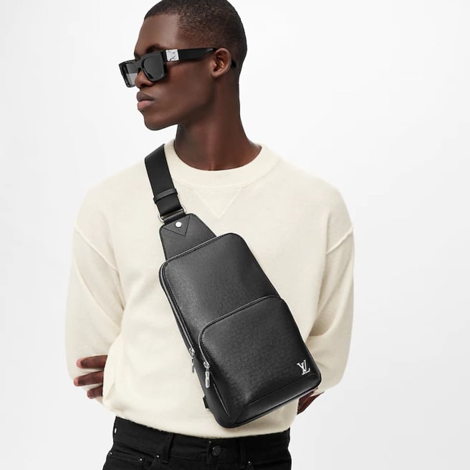 Louis Vuitton Avenue Taiga Black Sling Bag for Men 31cm/12.2in M30443 view 3