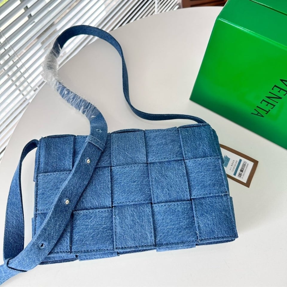 Bottega Veneta Denim Bag Blue 25Cm view 3
