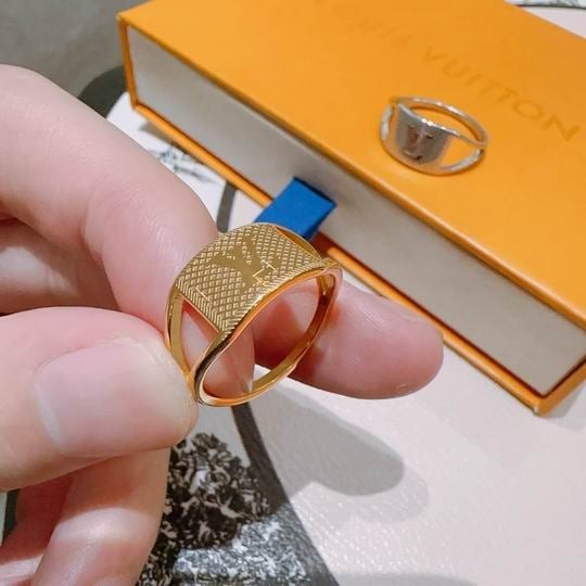 Louis Vuitton Ring Gold view 4