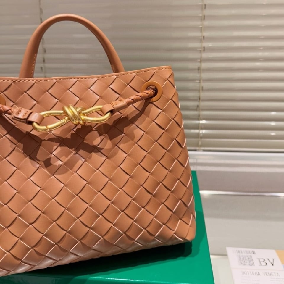 Bottega Veneta Small Andiamo Bag In Cognac 25Cm view 9