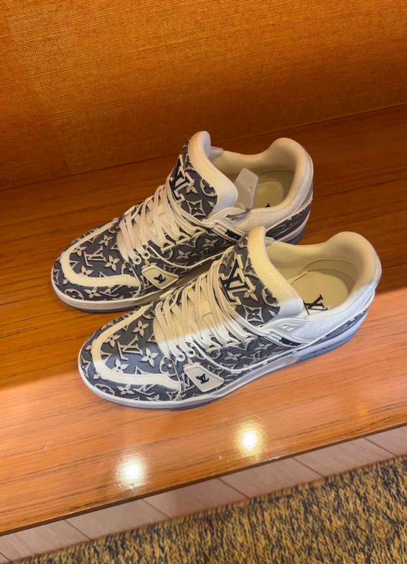 Louis Vuitton Trainer Sneakers Blue 1AKKJV view 9