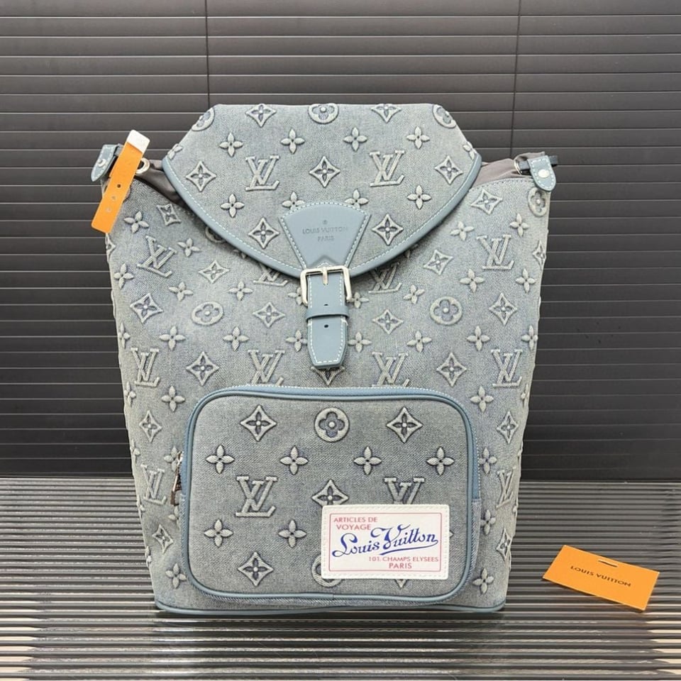 Louis Vuitton Montsouris Rucksack Monogram Wash Blue 32Cm view 9