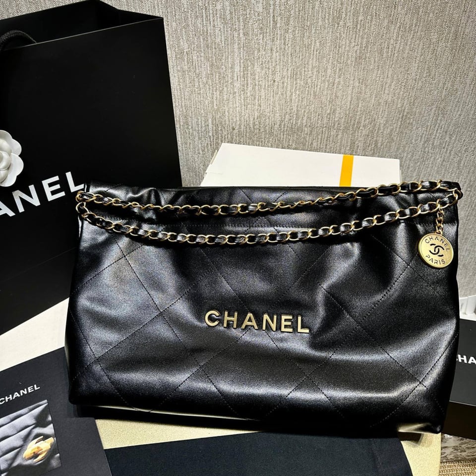 Chanel 22 Bag Handbag Black Shiny Calfskin 45cm view 5