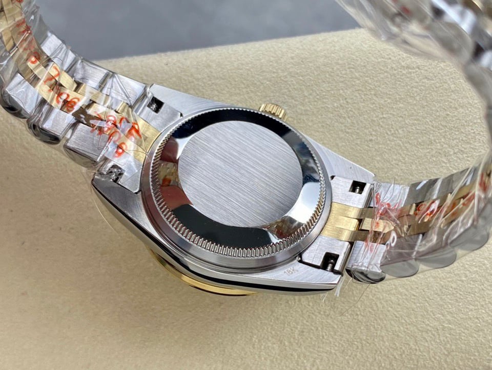 Rolex Datejust 31mm White Dial view 10