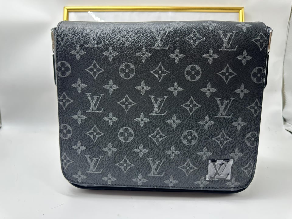 Louis Vuitton District Pm Bag Monogram Black 26Cm M46255 view 2