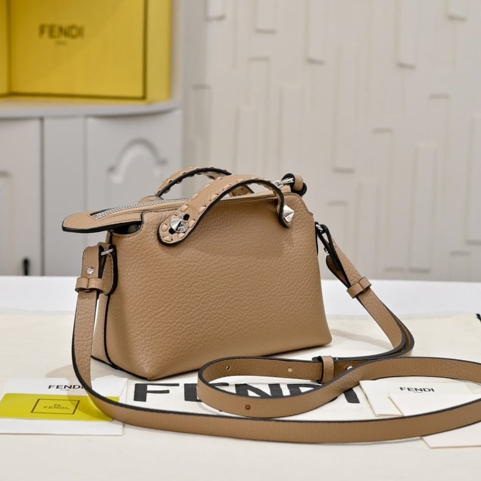 Fendi By The Way Selleria Medium Beige 20Cm view 4