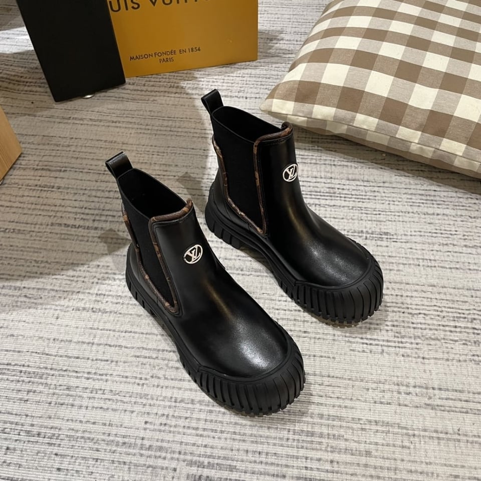 Louis Vuitton Ruby Flat Ankle Boots Black 1Ab0Fo view 3