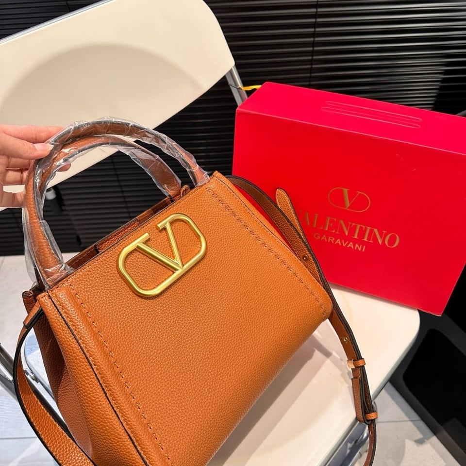 Valentino Garavani Alltime Handbag In Almond 26Cm 5W2B0Q18Imz Zg1 view 4