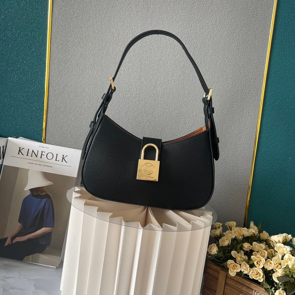 Louis Vuitton Low Key Shoulder Bag Black 25Cm M24611 view 11