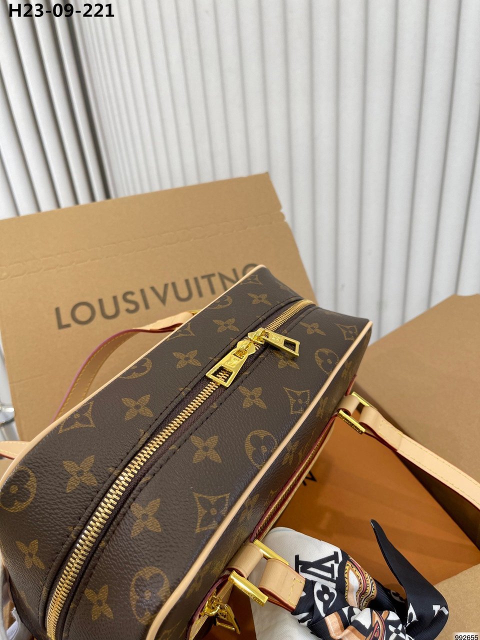 Louis Vuitton Cite Bag Monogram Brown 25Cm M46321 view 5