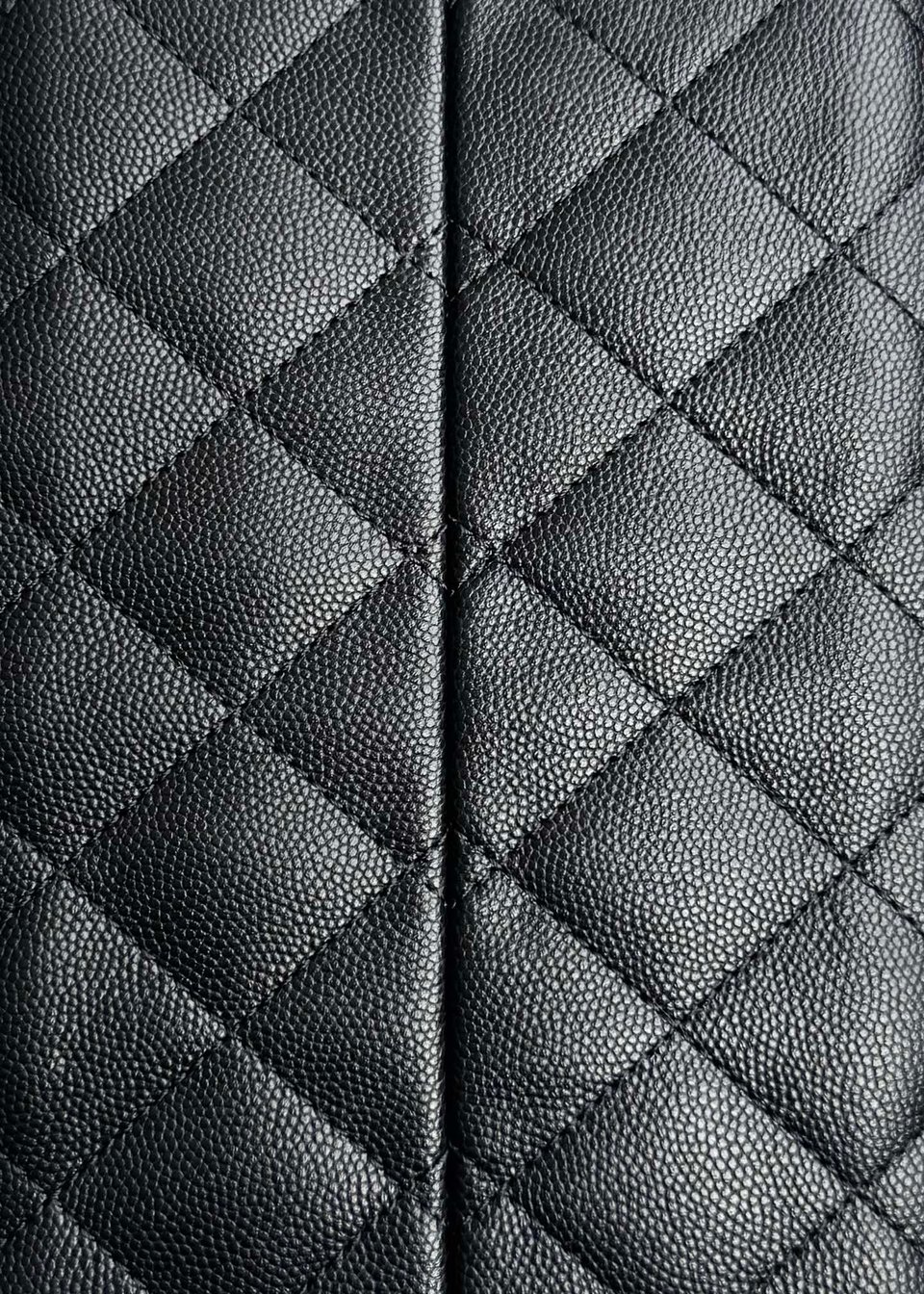 Chanel crossbody bag 25 Small Handbag Grained Calfskin &amp; Gold-Tone Metal Black 30cm/11.8in view 7