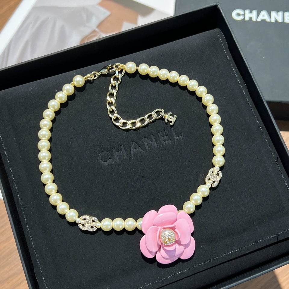 Chanel Pearl And Camélia Necklace view 8
