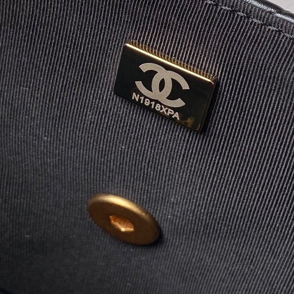 Chanel 23K 13,5Cm Black Calfskin Gold Hardware view 6