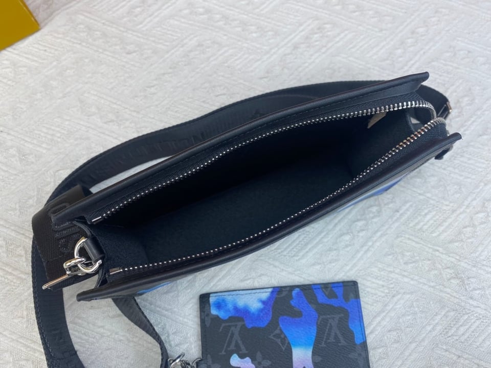 Louis Vuitton Gaston Wearable Wallet Sunrise Monogram Eclipse 22Cm M81753 view 3