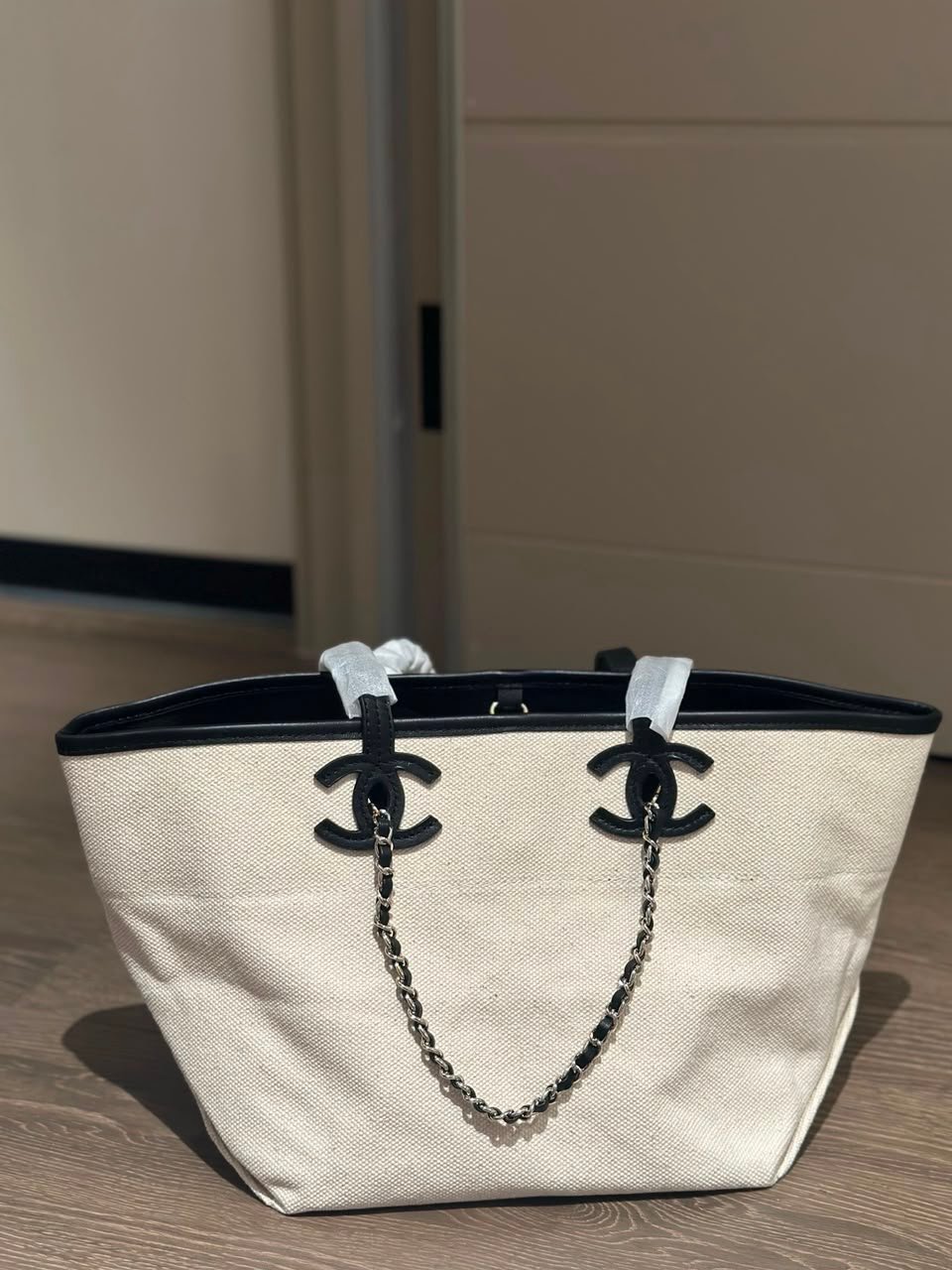Chanel Small Tote Canvas, Calfskin &amp; Gold-Tone Metal 45cm/17.7in Ecru &amp; Black AS6285 view 5