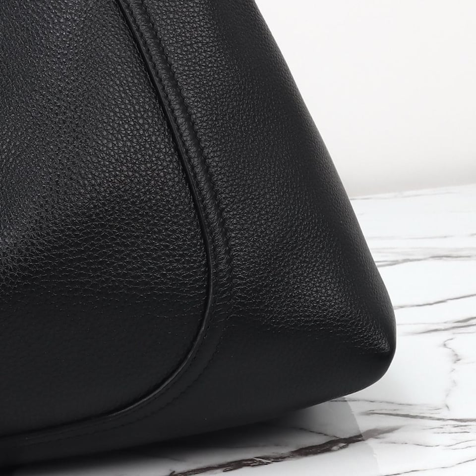 Gucci Softbit Maxi Shoulder Bag 46cm/18in view 10