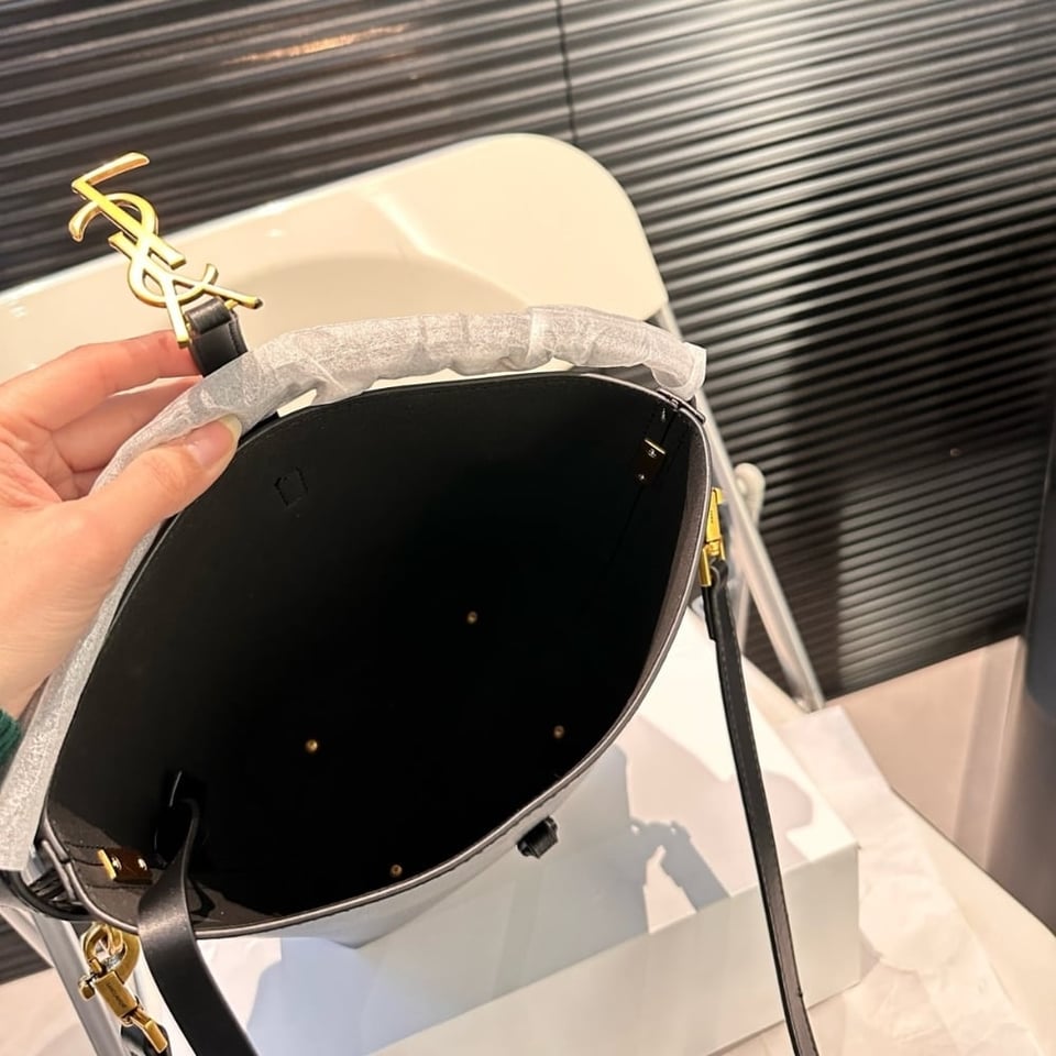 Saint Laurent Le 37 Mini Bag In Shiny Leather Black 15Cm view 4