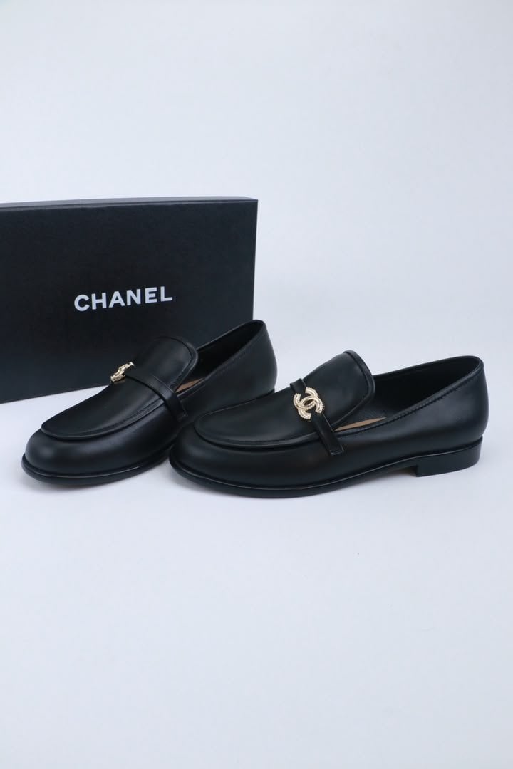 Chanel Calfskin Loafers with CC Turnlock Logo Black Calfskin G39835 view 5