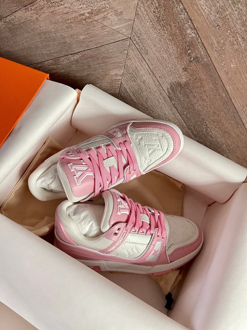 Louis Vuitton Lv Trainer Sneaker Pink Rose 1Aboek view 4