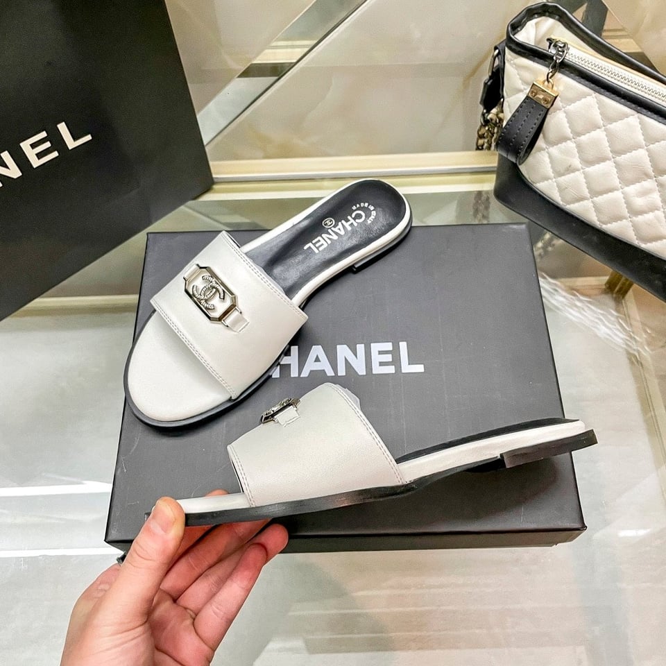 Chanel Slippers With Cc Silver Hardware White view 4
