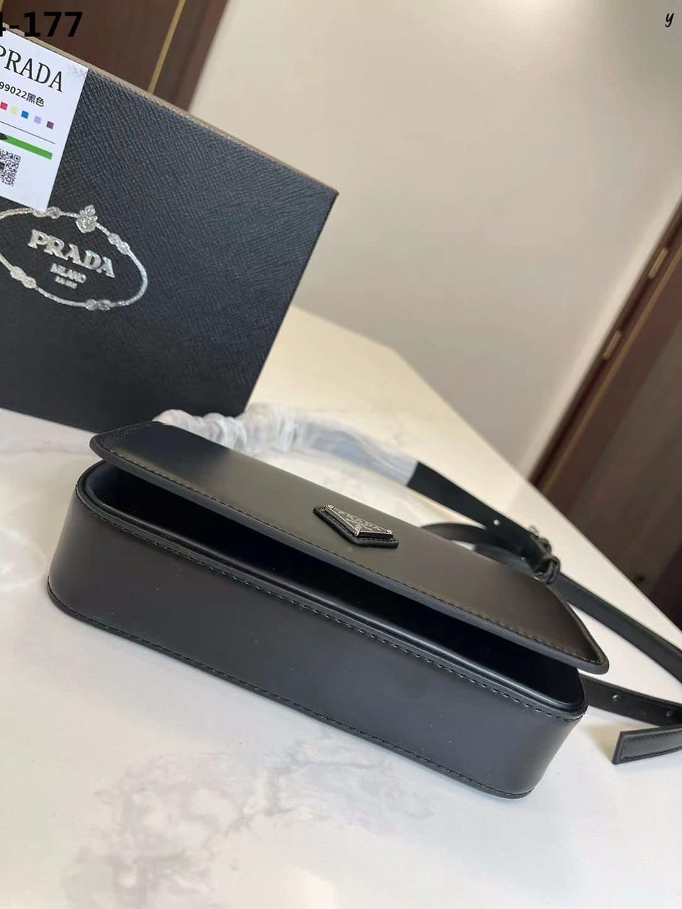Prada Brushed Leather Prada Femme Bag Black 22Cm view 7