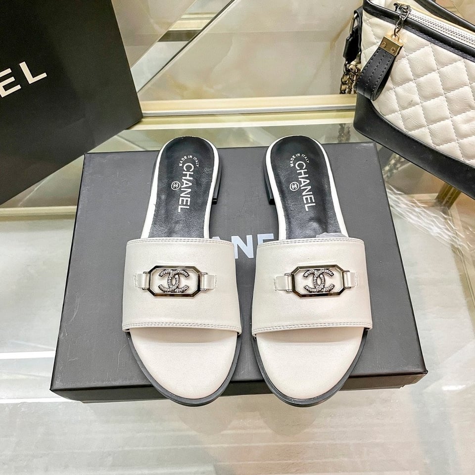 Chanel Slippers With Cc Silver Hardware White view 3