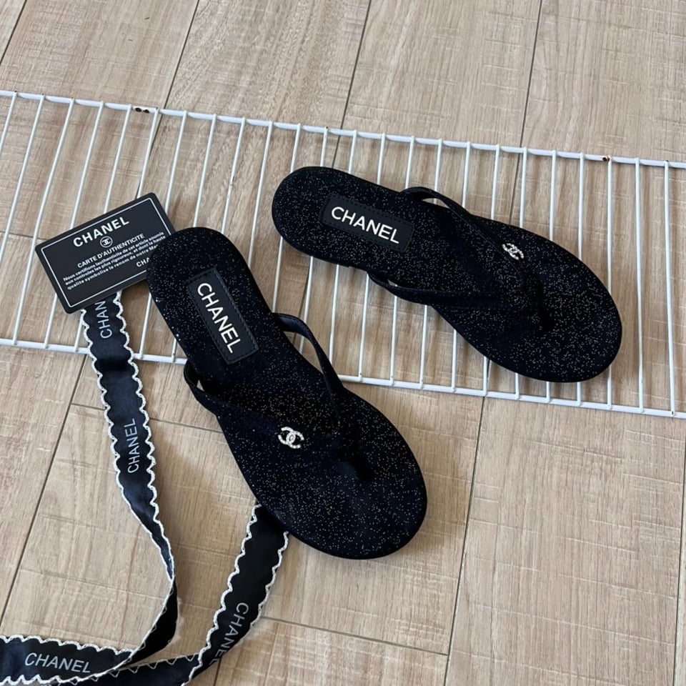 Chanel Thongs Purl Fabric With Silver Cc Logo In Black view 3