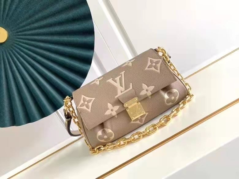 Louis Vuitton Favorite 24Cm Beige view 5