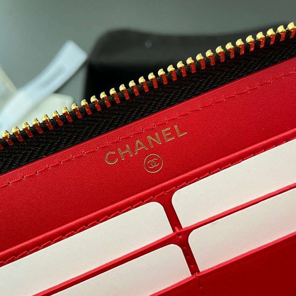 Chanel 19 Zipped Wallet 19.5Cm Black Calfskin Gold Hardware view 3