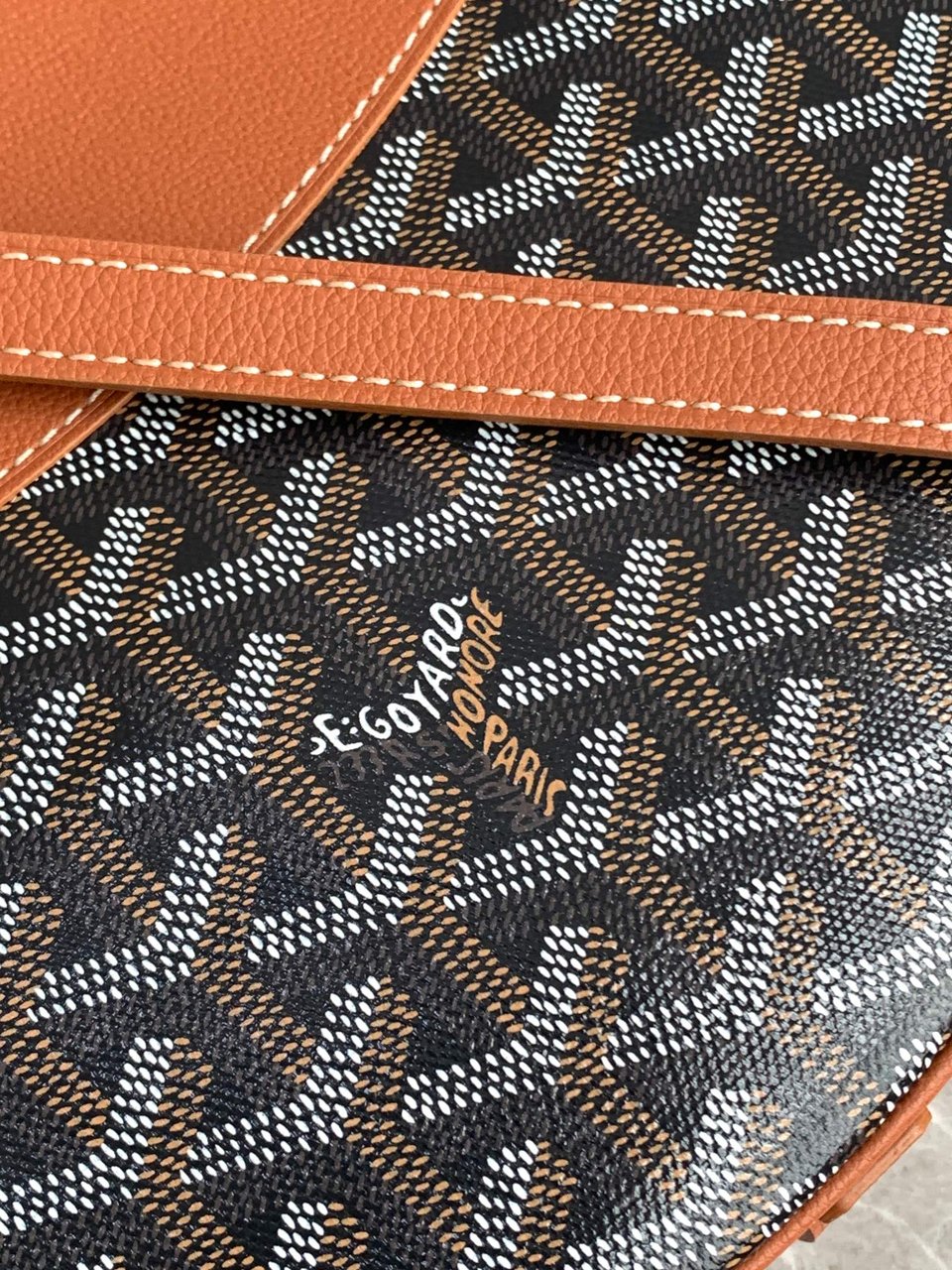Goyard Hirondelle Bag – Bagistry Closet 25cm Black &amp; Tan view 3