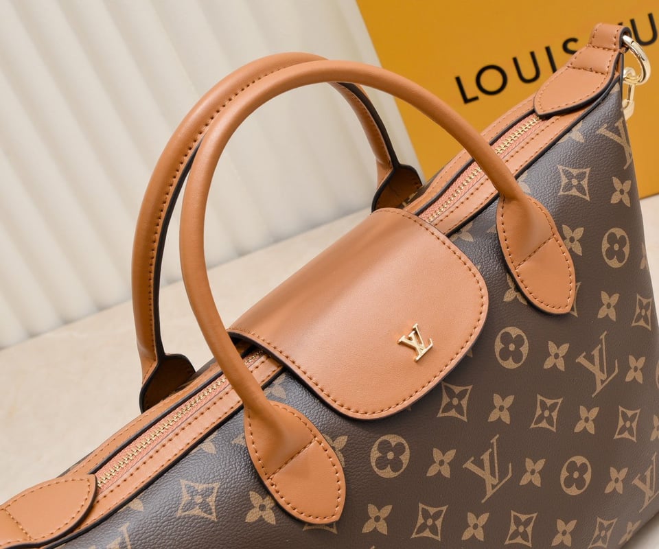 Louis Vuitton Tote Bag Monogram Canvas Brown 26Cm view 4