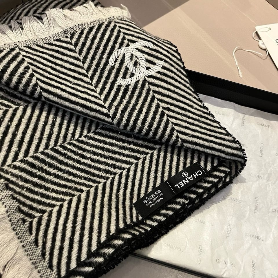 Chanel Cashmere Scarf Chevron Black For Women 180cm view 5