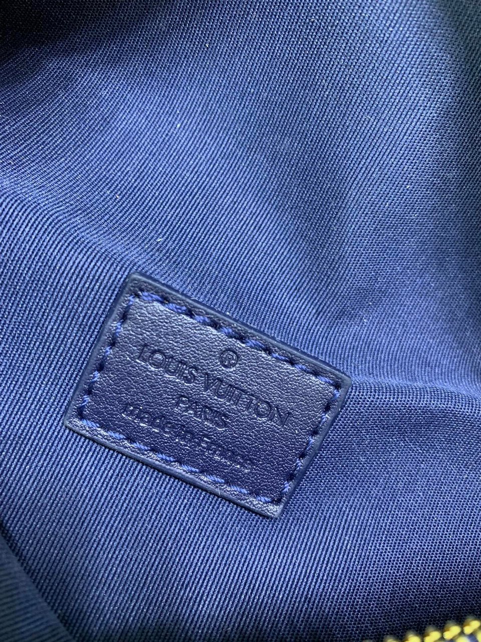 Louis Vuitton Discovery Bumbag Pm Ink Blue 44Cm M23905 view 4