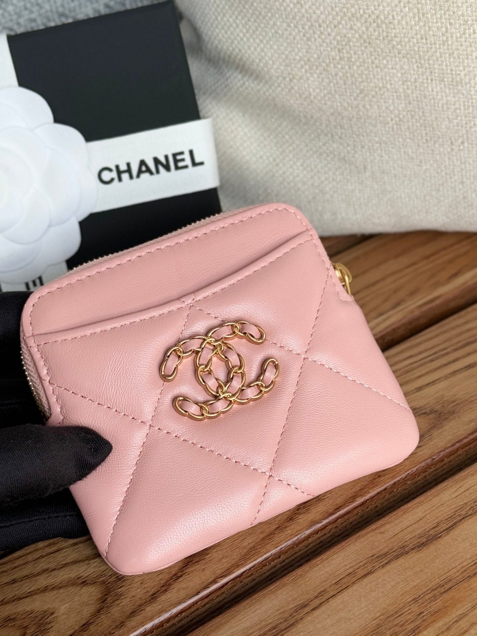 Chanel 19 Zipped Coin Purse 11Cm Pink Lambskin Gold Hardware view 9