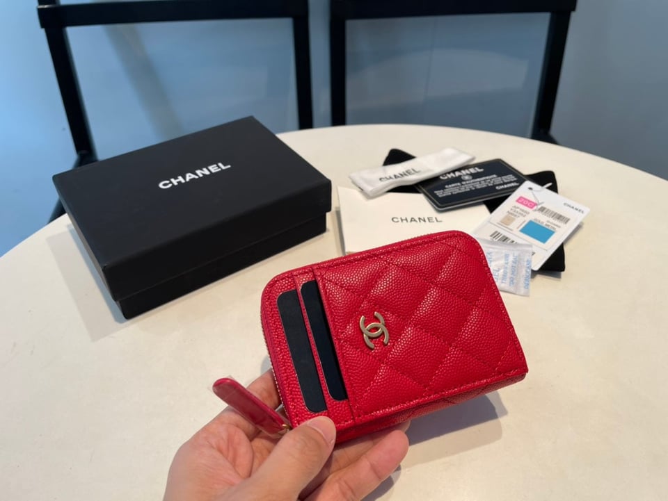 Chanel Zipped Coin Purse 11 Red Grained Calfskin view 3