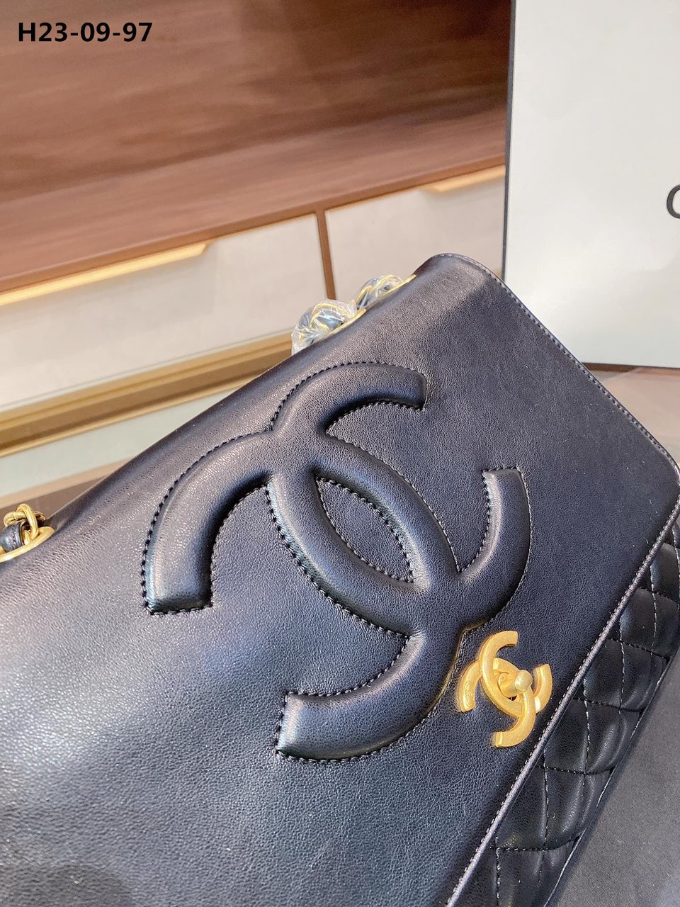 Chanel Timeless Cc Flap Maxi Black 31Cm view 5