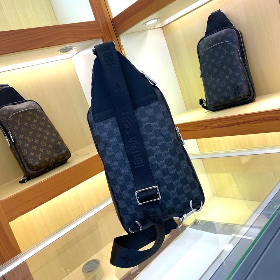 Louis Vuitton Avenue Nm Crossbody Bag Damier Black 31Cm N45302 view 4