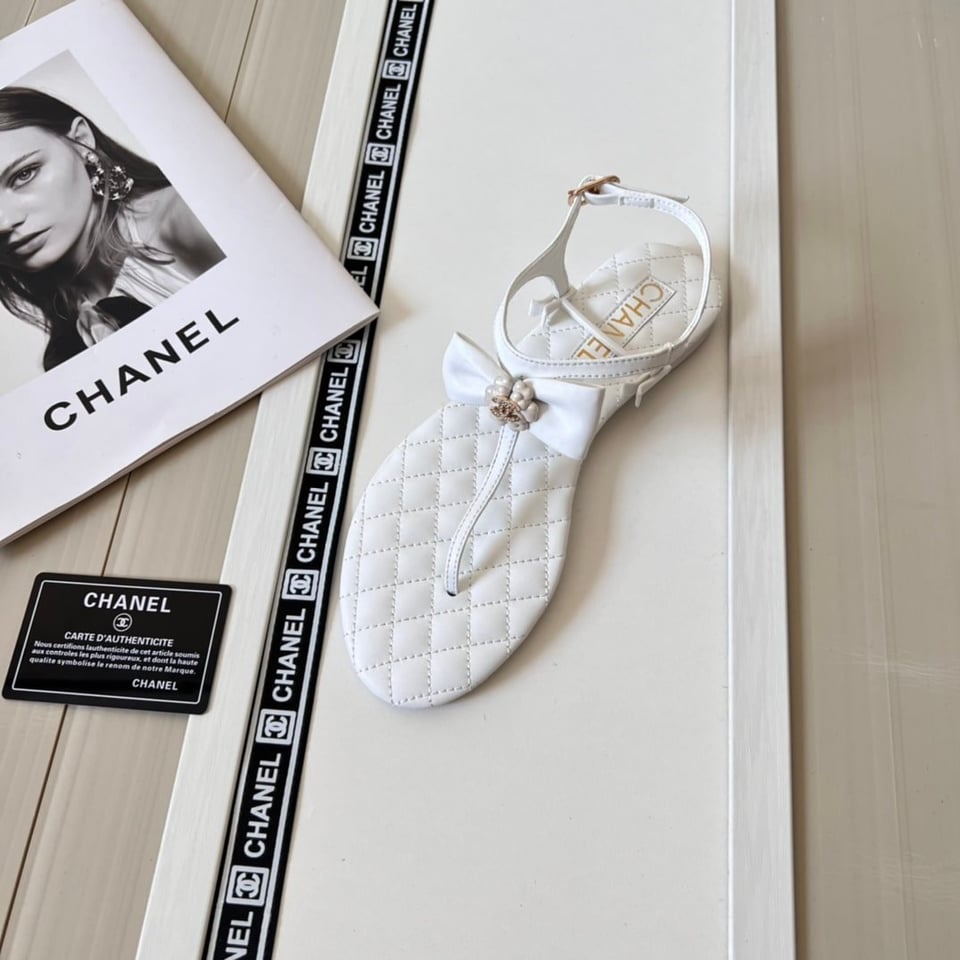 Chanel White Quilted Leather With White Camellia Cc Logo Bow Thong Sandals view 5
