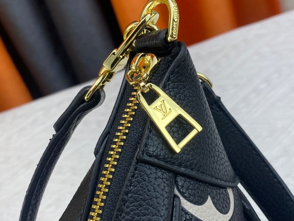 Louis Vuitton Bagatelle Balck And White 22Cm M46301 view 4