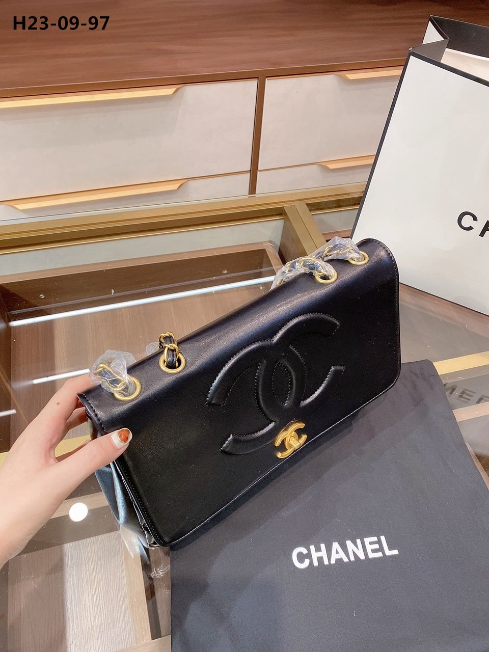 Chanel Timeless Cc Flap Maxi Black 31Cm view 6