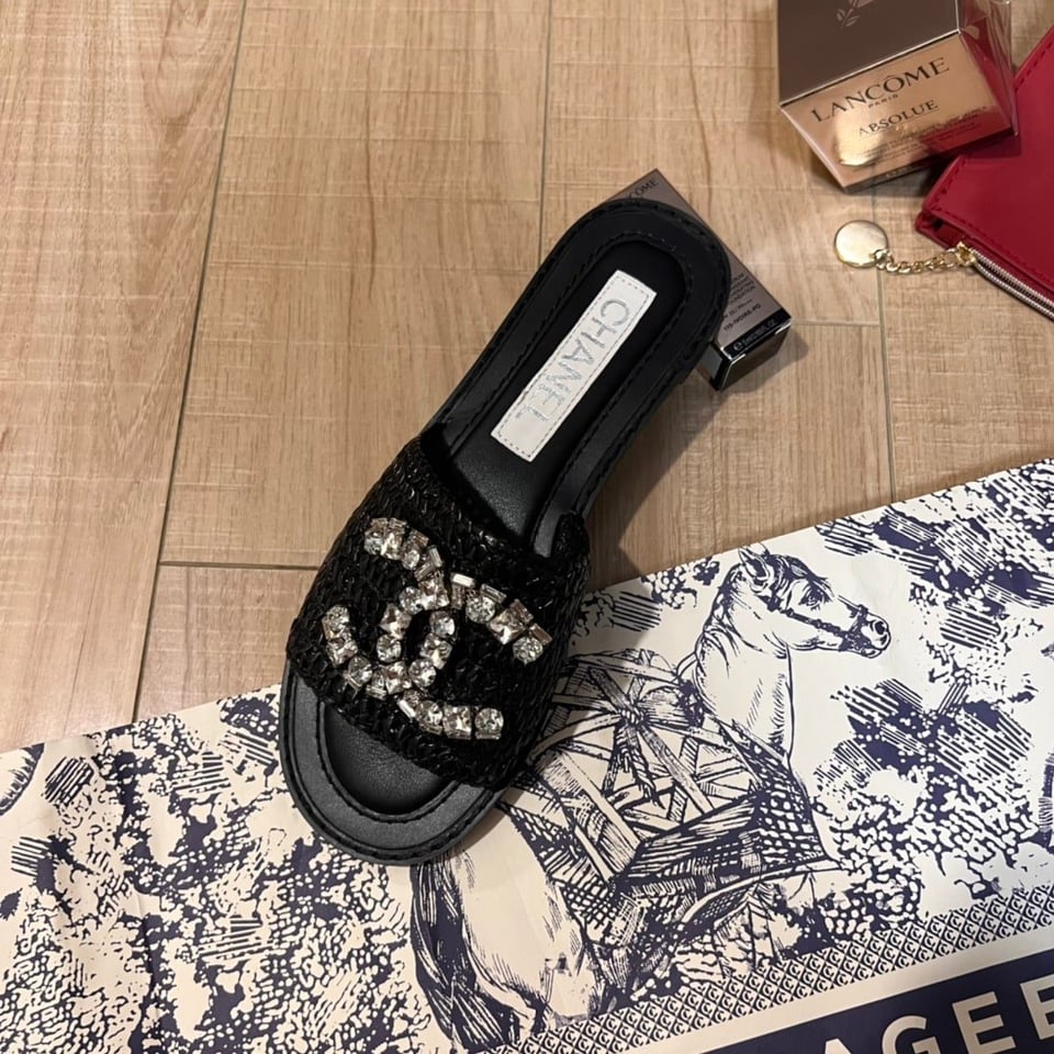 Chanel Coco Mark 23Ss Straw And Leather Sandals view 4