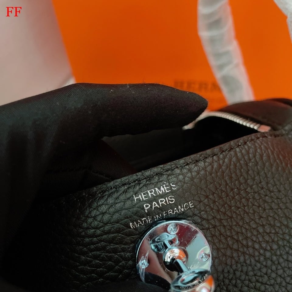 Hermès Lindy Mini 20 Black Clemence Leather with Palladium Hardware 20cm view 9