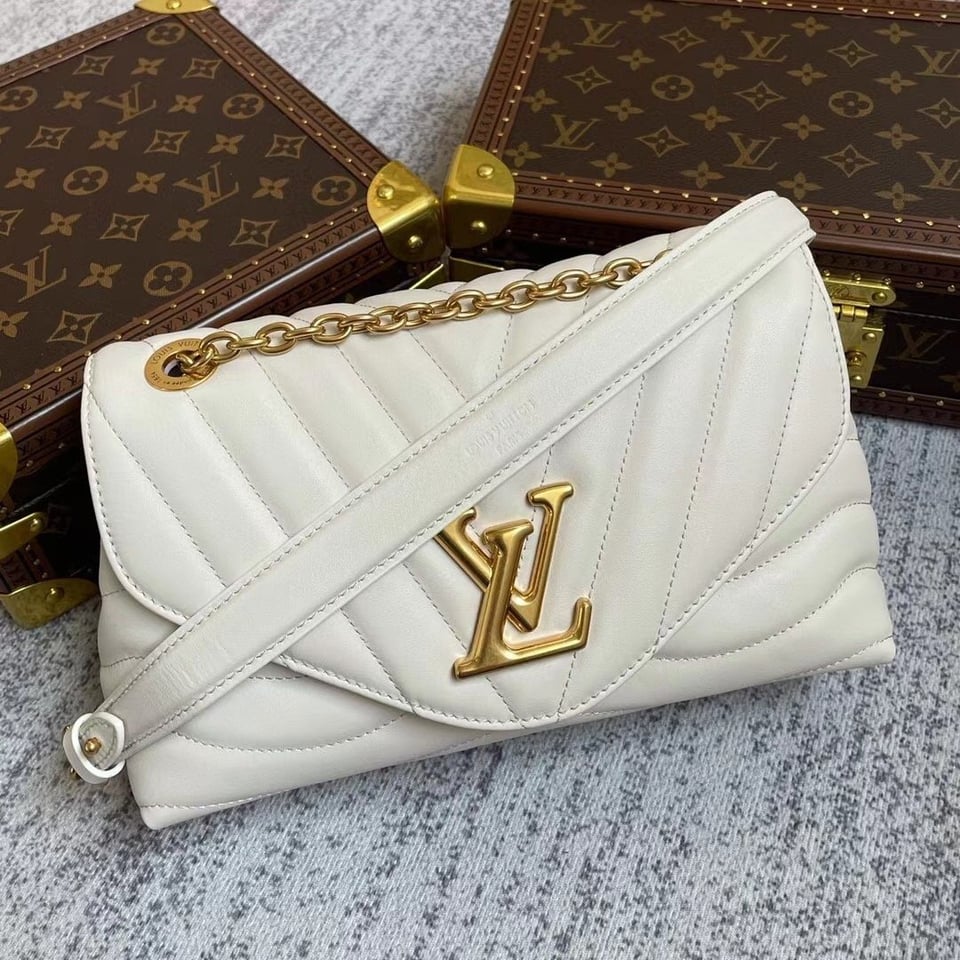 Louis Vuitton New Wave Chain 24Cm Ivory M58549 view 3