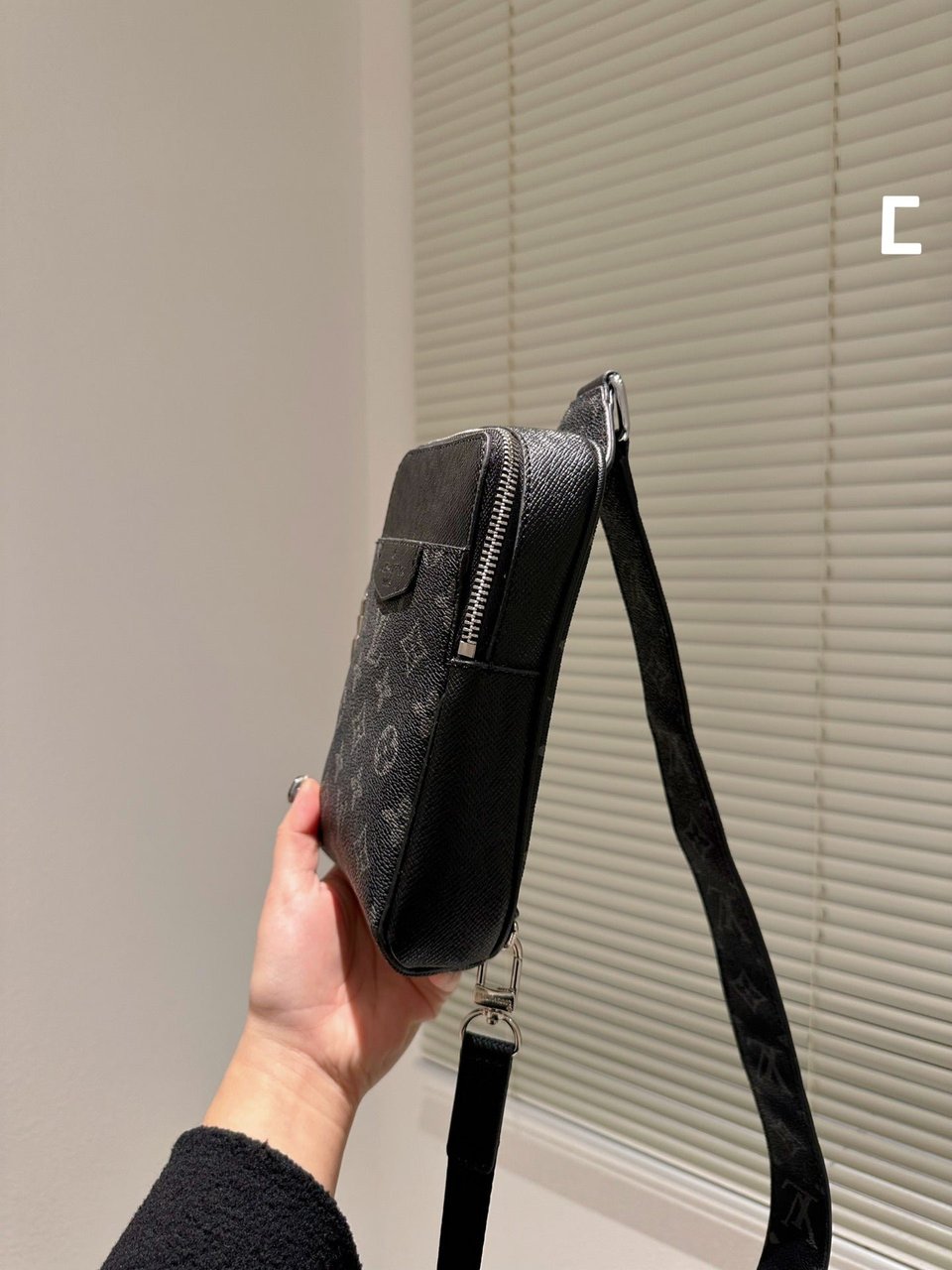 Louis Vuitton Outdoor Slingbag 20Cm Black M30741 view 6