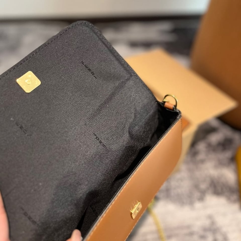 Fendi Fendigraphy Wallet On Chain Brown 21Cm view 8